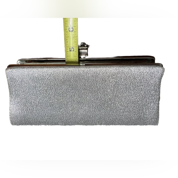 Vintage Silver Clutch Purse Leaf Clasp Hidden Chain MCM Metallic Textured Fabric - Picture 11 of 13